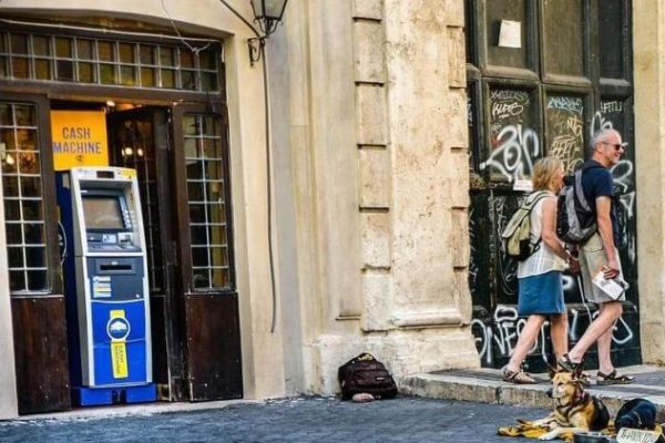 wypłata z bankomatu z zagranicznego konta